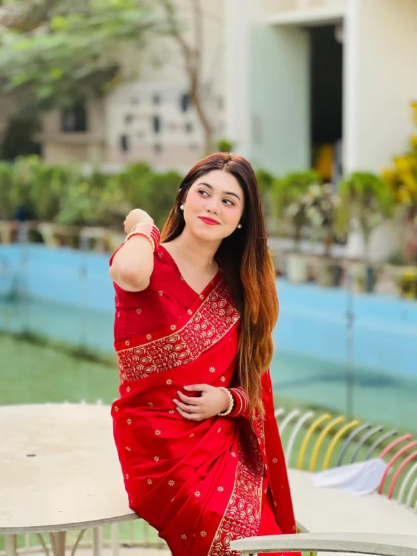 প্রিমিয়াম জাপানি সিল্ক শাড়ী + ম্যাচিং ব্লাউজ পিচ